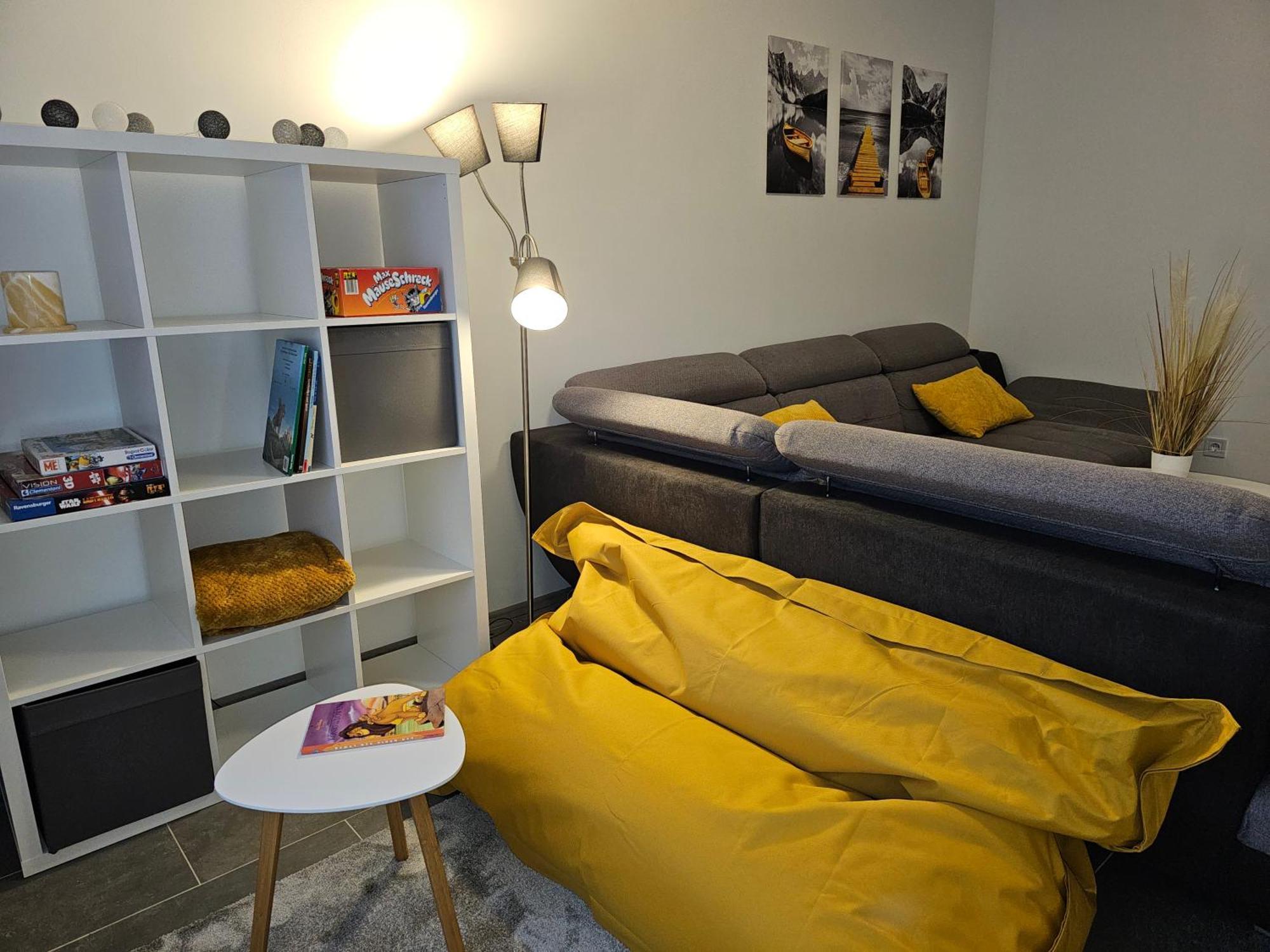 Warburg, Fewo "Sweet Home" 2,5 Zi- Eg-Separater Eingang - Parkplatz - Terasse- Komfortabel,Renoviert Exterior photo